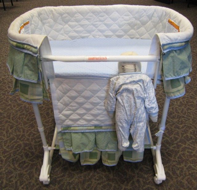 bassinet with fold down side